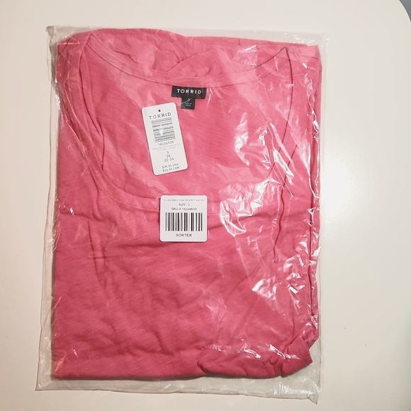 ❤️NWT VINTAGE TORRID PUFF SLEEVE TEE FLAMINGO PINK - PLUS SIZE 1X - Picture 4 of 10